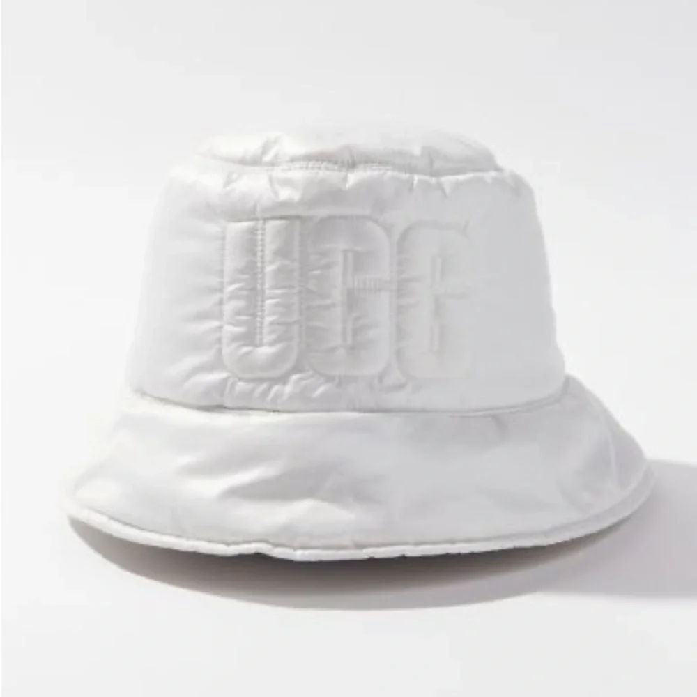 New🌟UO-UGG AW Quilted Bucket Hat
